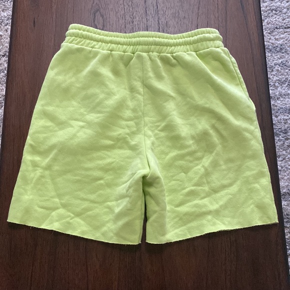 Yellow sweat shorts Forever 21 - Picture 2 of 3